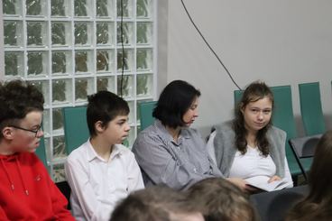 Inscenizacja z udziałem uczniów wieluńskich szkół w Bibliotece Miejskiej - dotyczyła Nagrody Nobla